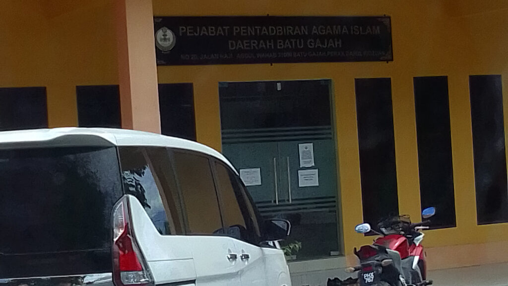 gambar pejabat agama batu gajah