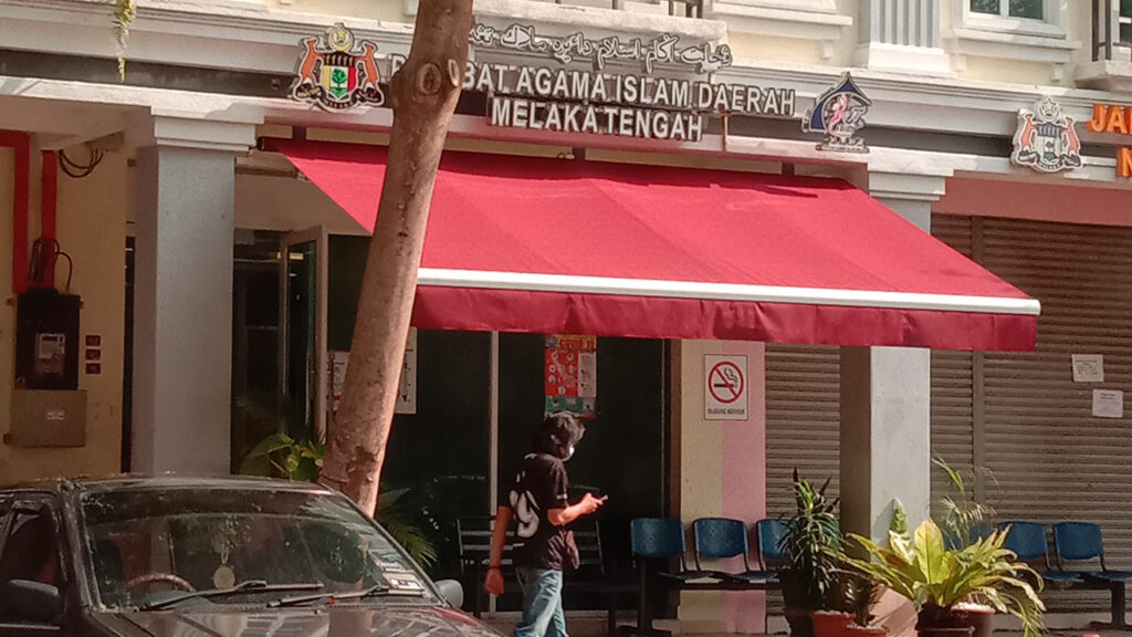 gambar pejabat agama melaka tengah