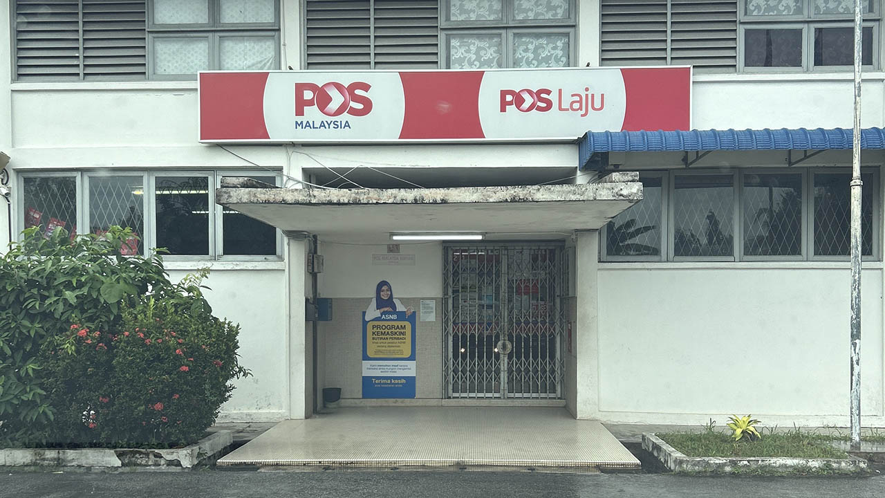 masa operasi pejabat pos penanti