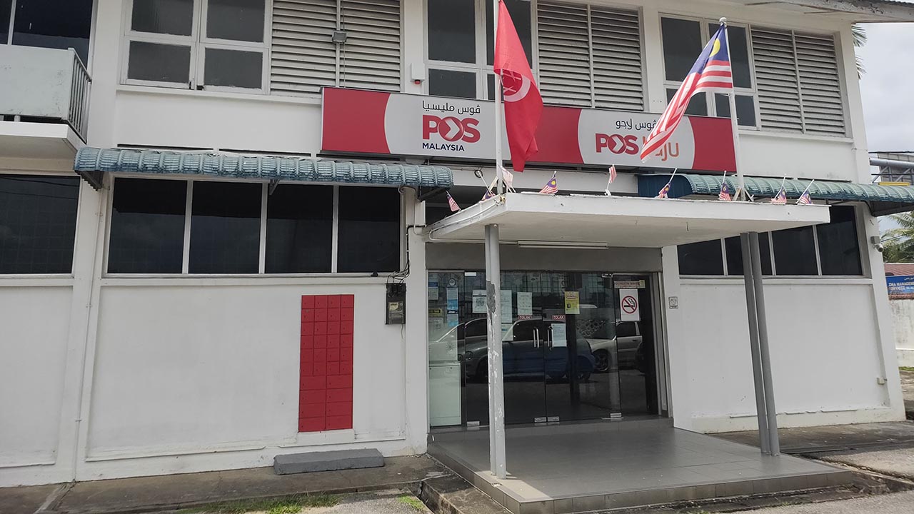 masa operasi pejabat pos tanah merah