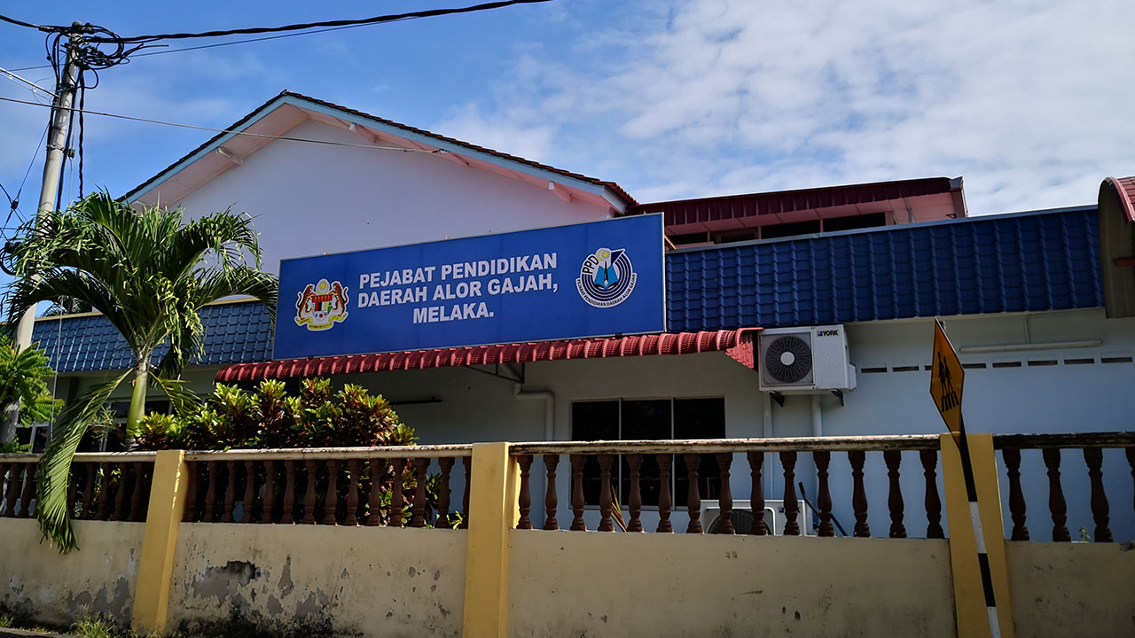 pejabat pendidikan daerah alor gajah