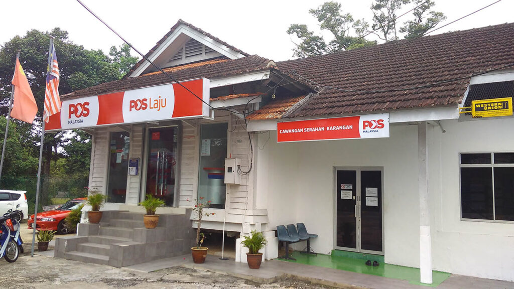 pejabat pos karangan