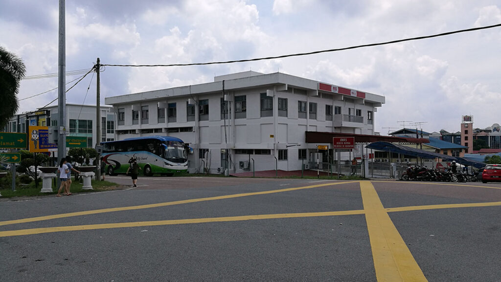 pejabat pos kluang