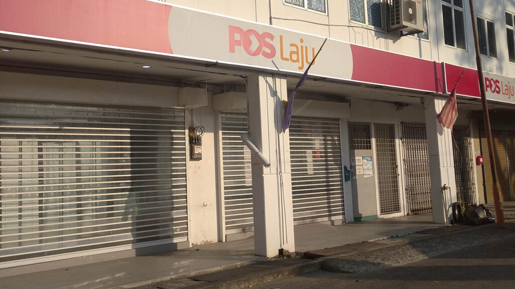 pejabat pos laju kangar