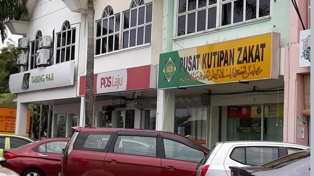 pejabat pos laju pekan