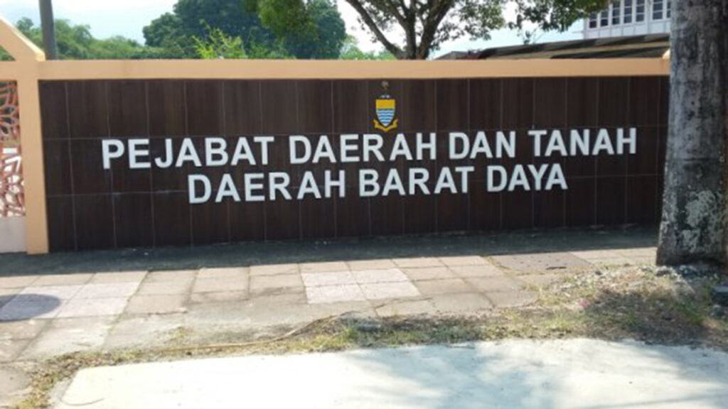 pejabat daerah barat daya