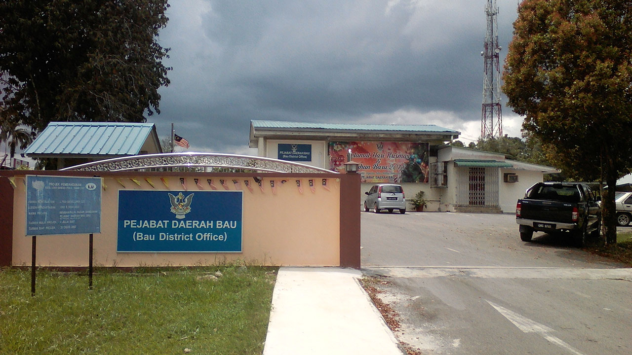 pejabat daerah bau