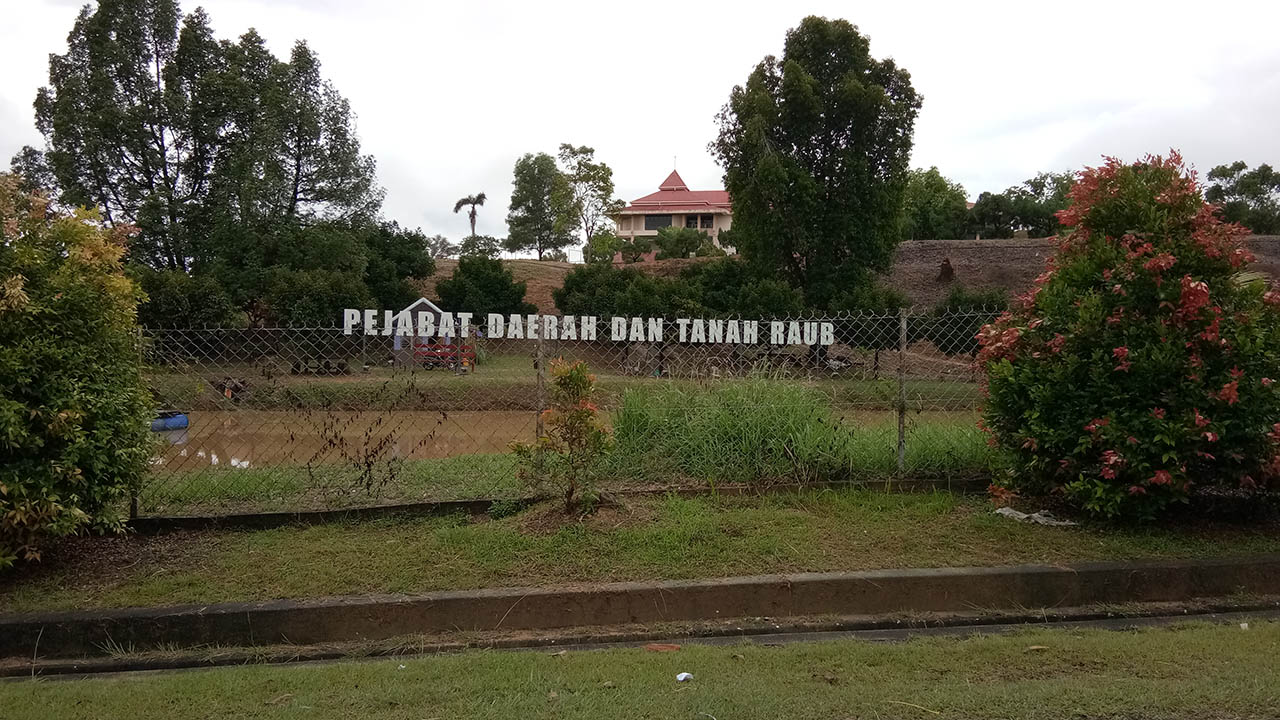 pejabat daerah dan tanah raub