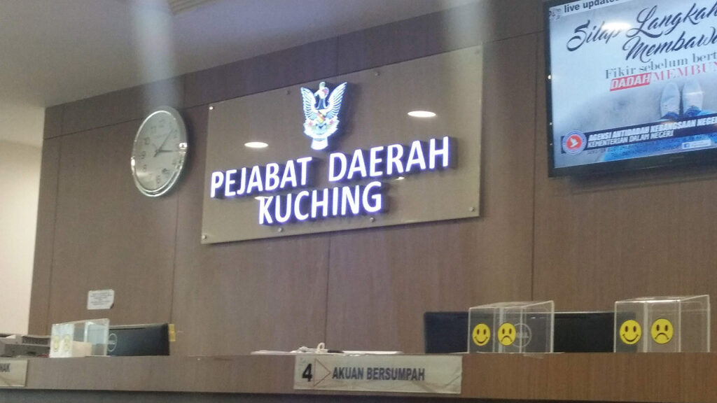 pejabat daerah kuching