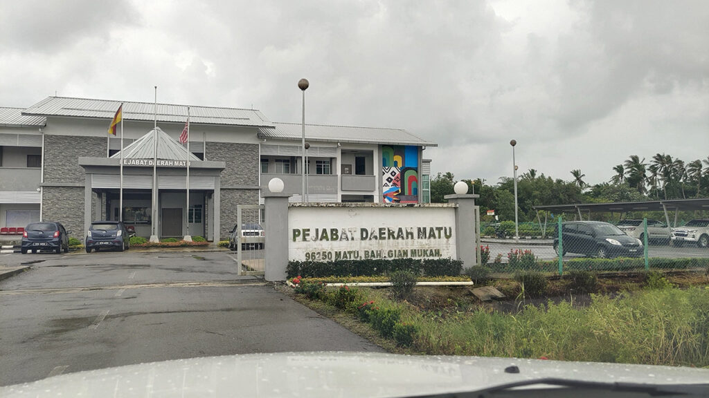 pejabat daerah matu