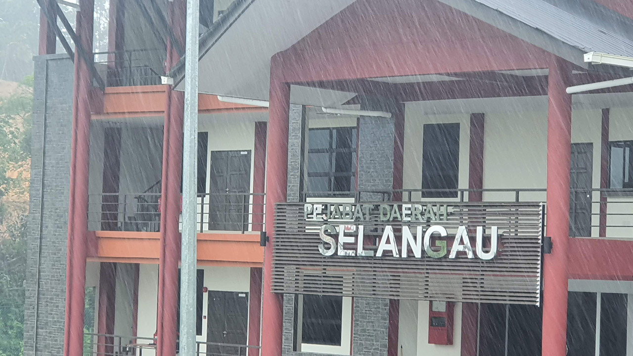 pejabat daerah selangau