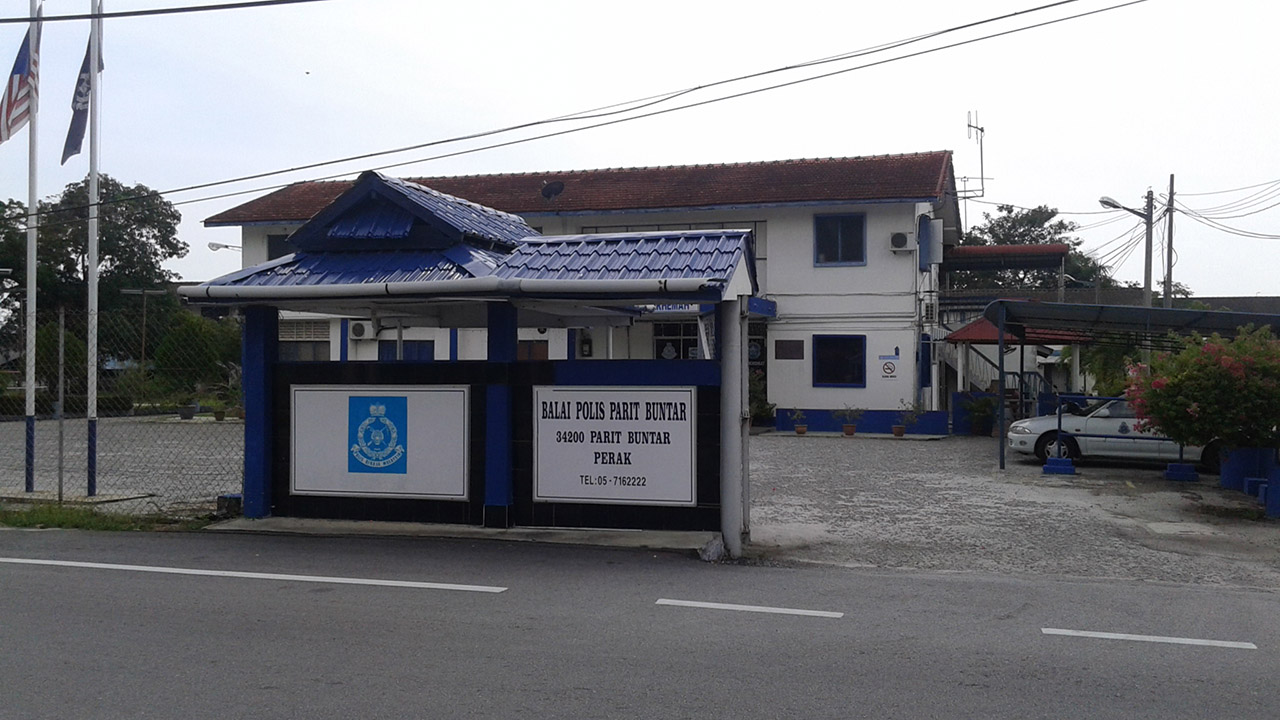 balai polis parit buntar