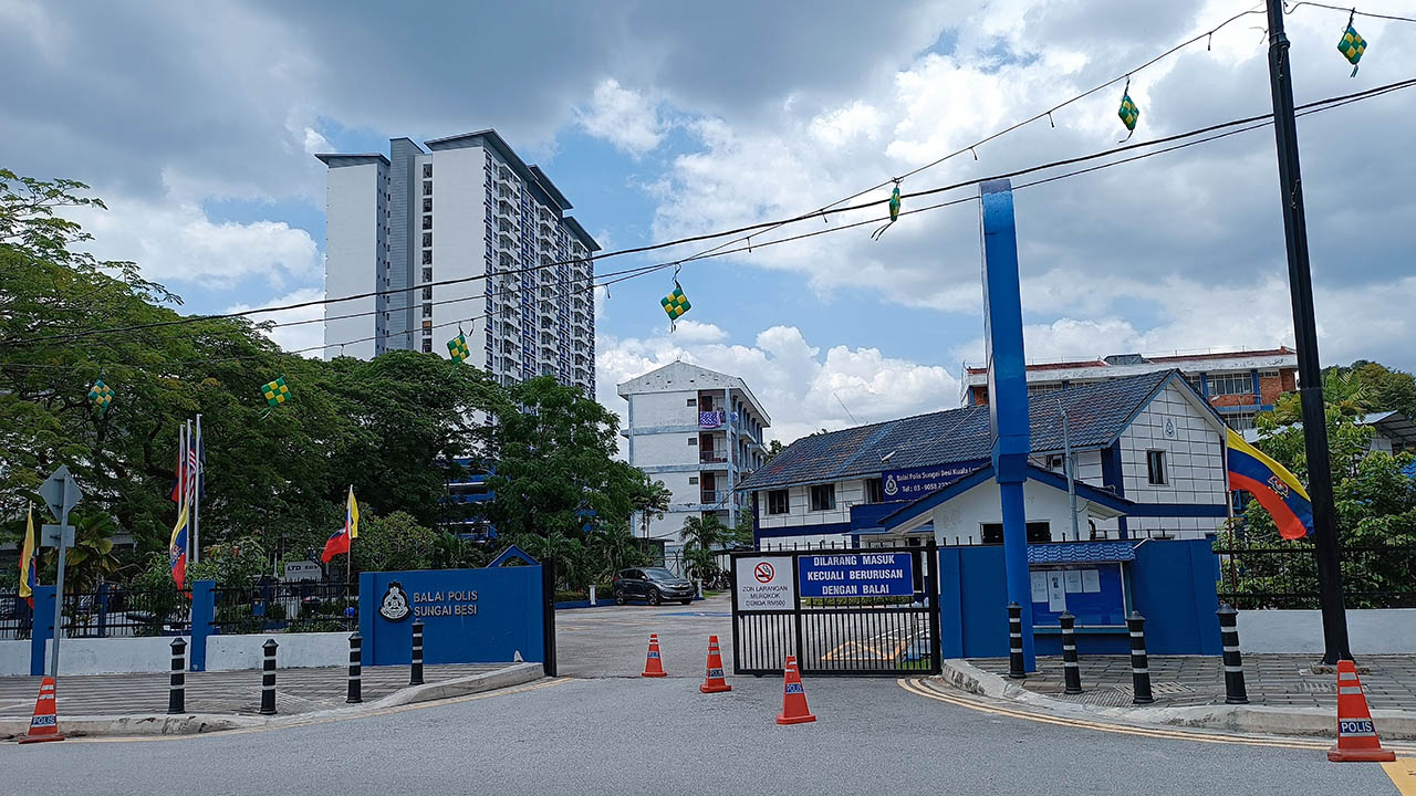 balai polis sg besi